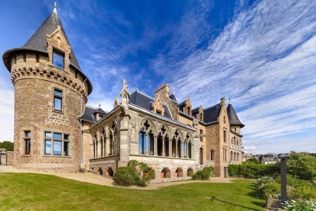 Airbnb castle France