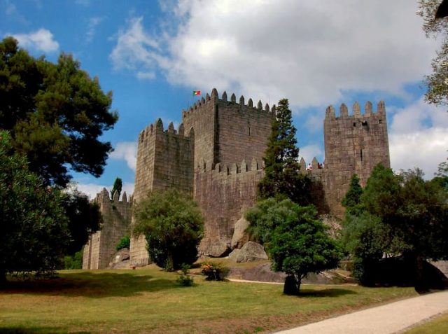guimaraes castle