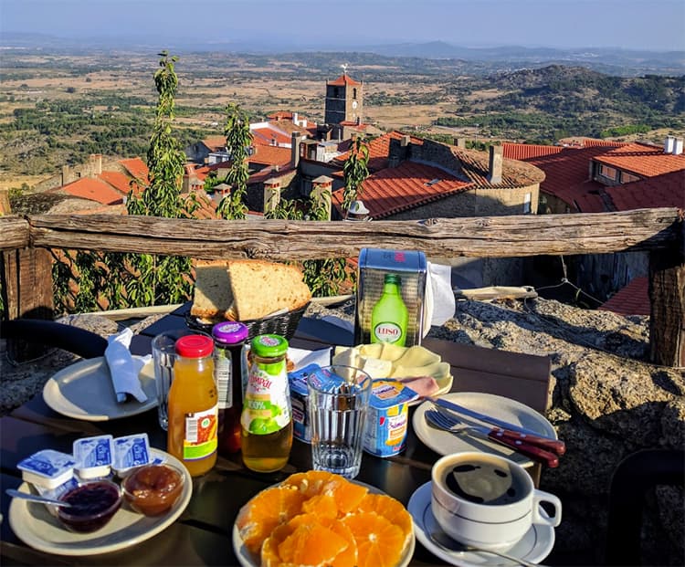 Taverna Lusitana Monsanto Portugal