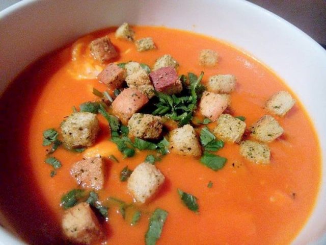 sopa de tomate