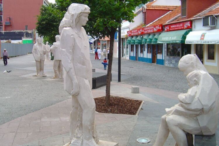Statues in Algés