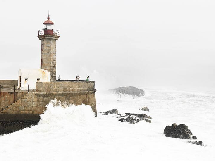 waves in Nazaré